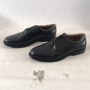 Men’s black lace up dress shoes